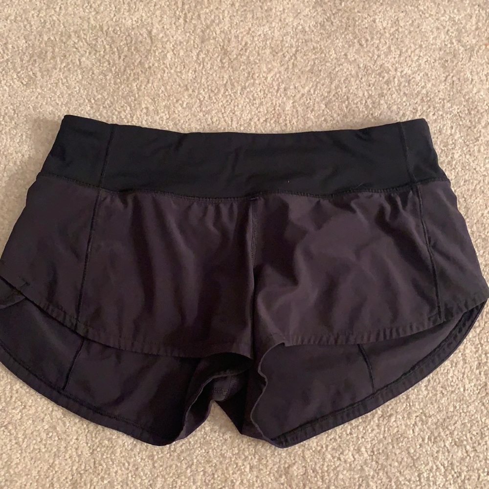 black lululemon shorts